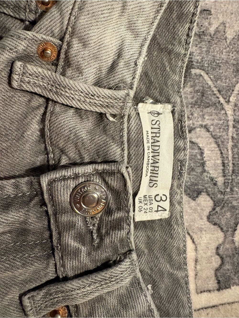 Stradivarius Light Gray Distressed High-Rise Jean Shorts - Picture 3 of 3
